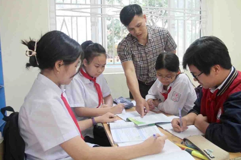 Hanoi teacher inspires students in math study learning