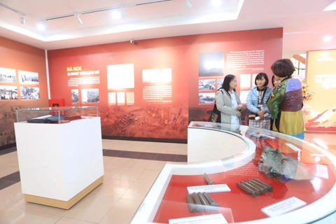 Exhibition shows Vietnamese resilience and bravery in air defense