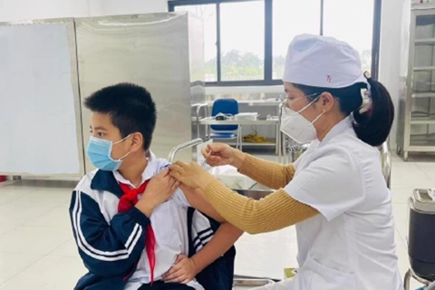 Hanoi to ensure of Covid-19 vaccination course for children aged 5-11