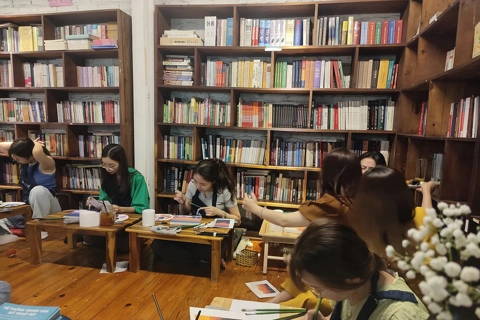 ‘Birdhouse’ bookshelves encourage reading in Hanoi