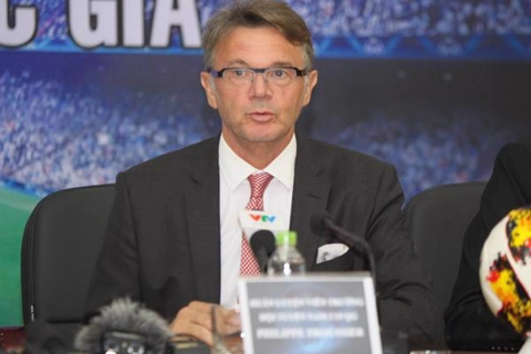 French coach Philippe Troussier takes seat at Vietnam national football team