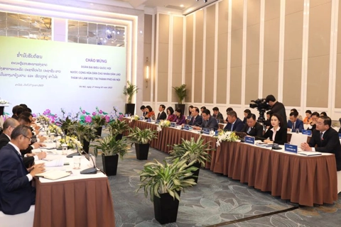 Hanoi gives top priority to promoting ties with Vientiane