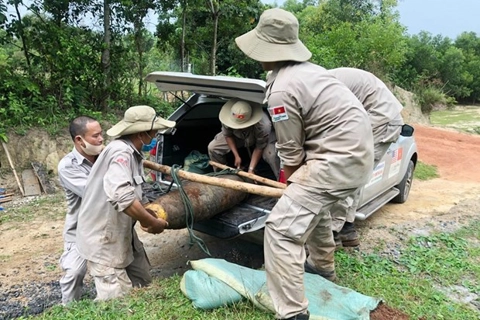 Vietnam eyes to clean up 350,000 hectares of UXO