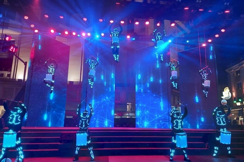 Passers-by thrilled by Get on Hanoi 2023 performance  