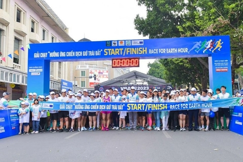 Hanoi's volunteers run in response to Earth Hour 2023