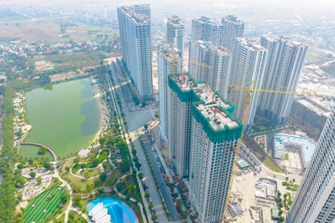 Hanoi addresses bottlenecks on highway, real estate projects