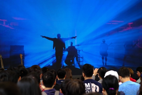 Buc Tuong rock band releases new album shot underground