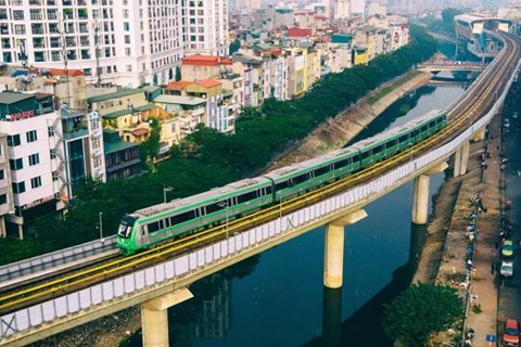 Transport ministry hands over Yen Vien – Ngoc Hoi urban railway project to Hanoi