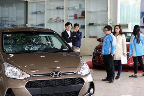 Vietnamese Prime Minister orders 50% cut in registration fees for domestic cars