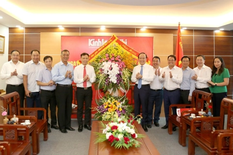 Hanoi’s Council leader congratulates Economic & Urban Newspaper on Press Day