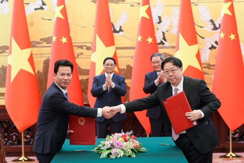 Vietnam, China sign agreements in PM meeting in Beijing 