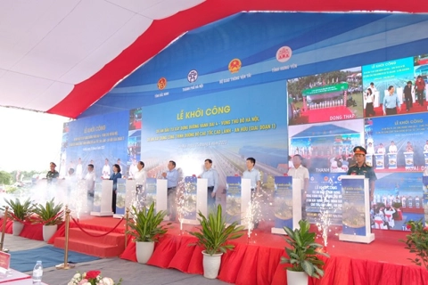 Hanoi Party Chief Dinh Tien Dung: Ring Road No. 4 sets example of regional connectivity