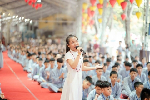 Young folk singer Dang Tu Thanh dies at 14