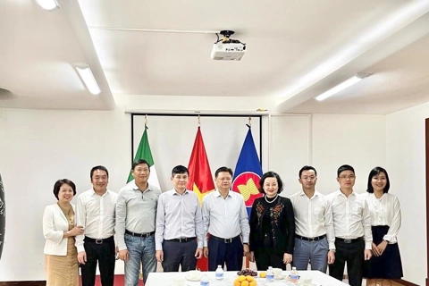 Hanoi strengthens ties with Mexico, Canada