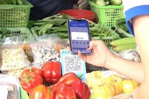QR code makes shopping easier for Hanoi residents