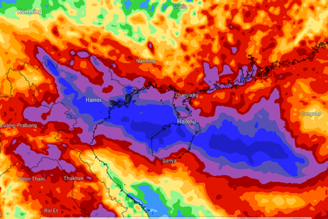 PM urges authorities to take approaching storm seriously  