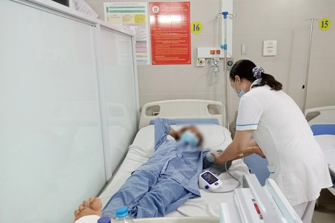 Hanoi tasks 36 local hospitals to become self-financed