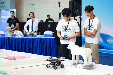 Samsung Innovation Campus boosts Vietnamese high-tech skills