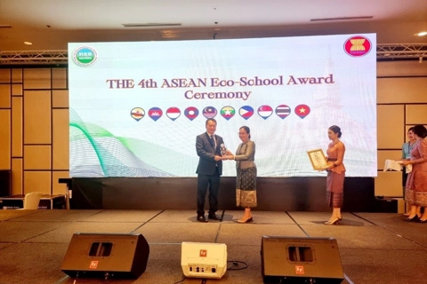 Vietnamese schools and young eco-champions honored with ASEAN awards
