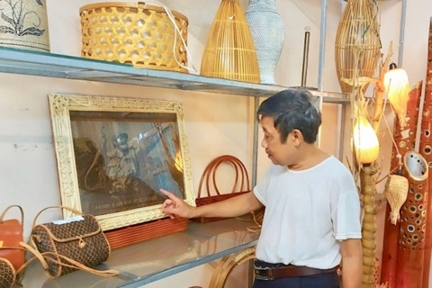 Artisan devotes his life to weaving pictures of late President Ho Chi Minh