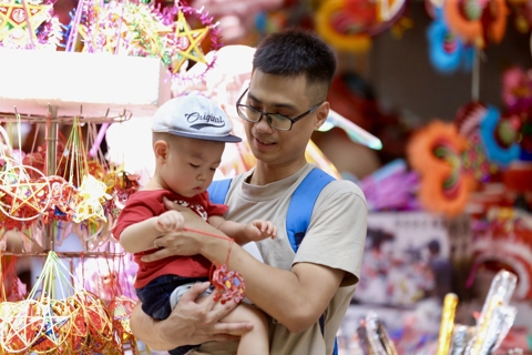 "Nostalgic Full Moon Festival" in Hanoi's Old Quarter