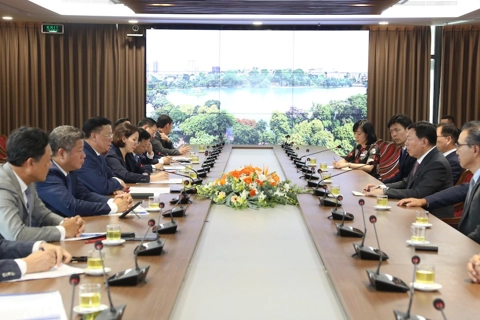 Lotte Group pledges to invest in Hanoi's development projects