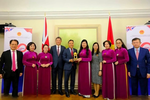Hanoi seeks cooperation with UK in high-tech, smart city
