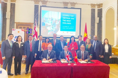 Hanoi delegation promotes trade and investment in the UK