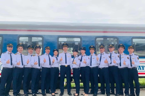 New services on Hanoi-Danang train delight passengers