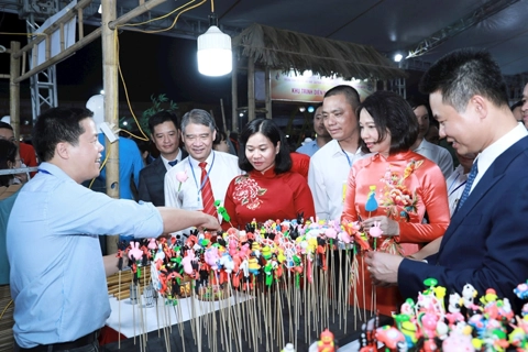 Hanoi strengthens promotion of craft villages and OCOP products