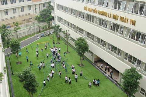 Hanoi - flexible in the face of shortage of classrooms and schools