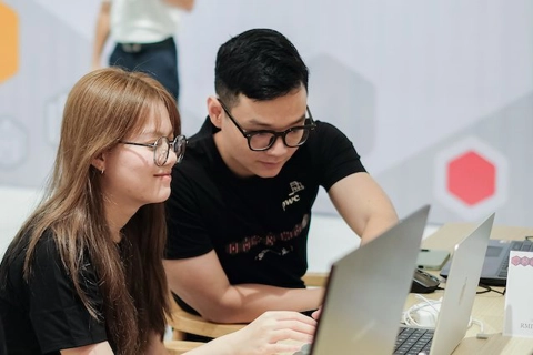 Hanoi team wins at Hack A Day 2023