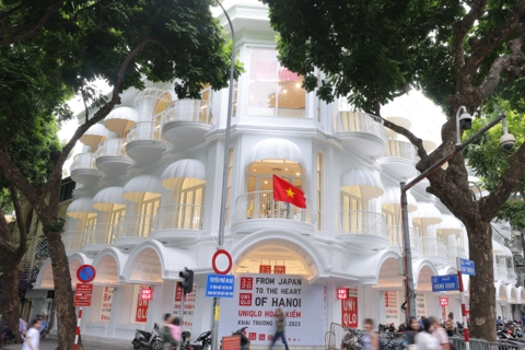 Uniqlo opens another store in downtown Hanoi
