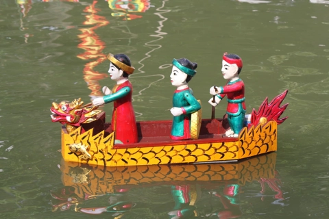 Water puppetry thirsty for young audience