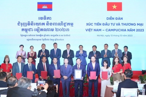 Vietnamese and Cambodian Prime Ministers call for expanded cooperation