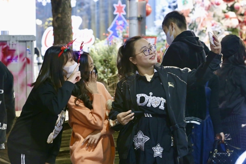 Hanoi embraces Christmas with unity and love