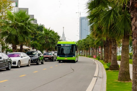 Electric bus service launched to Hanoi airport