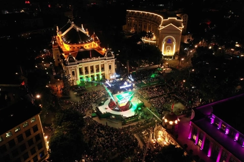 Hanoi welcomes the New Year 2024 with huge tourist influx