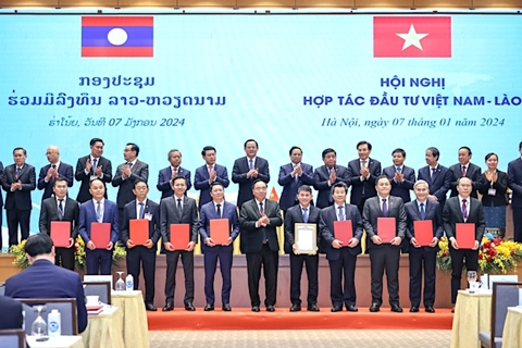 Vietnam, Laos strengthen investment cooperation  