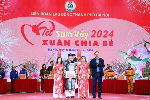 Hanoi trade union brings “warm spring” to needy workers