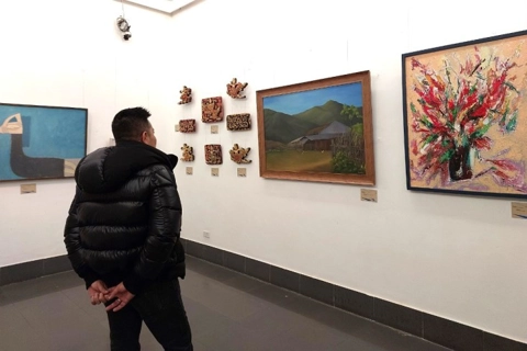 Vietnamese artists display dragon-inspired artworks