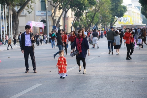 Roads around Hoan Kiem Lake not open to pedestrians during Tet