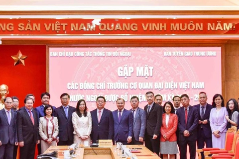 Vietnamese diplomats to help bridge domestic and foreign media