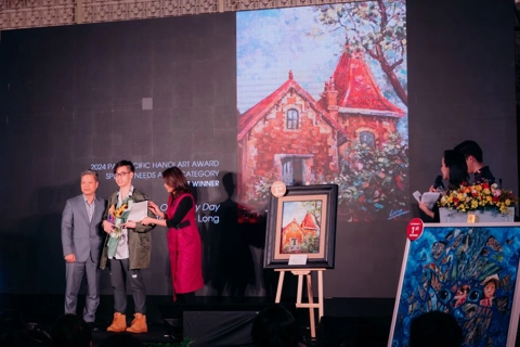 Painting of an ancient Hanoi villa wins prestigious award