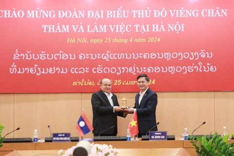 Hanoi, Vientiane explore cooperation opportunities in tourism development