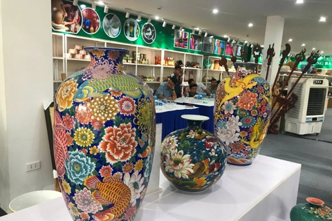 Explore 400 handicraft models at Hanoi's specialized exhibition