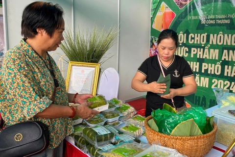 Hanoi fair gives consumers better access to safe agricultural products