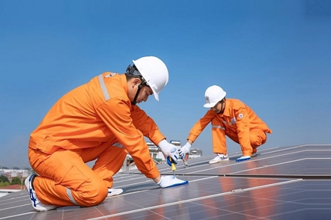 Vietnam encourages people to sell excess rooftop solar power