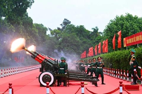 Vietnam fires 21 cannons to welcome Russian President   