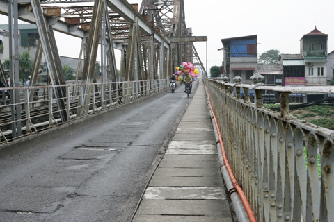 Hanoi prioritizes rebuilding severely deteriorated bridges